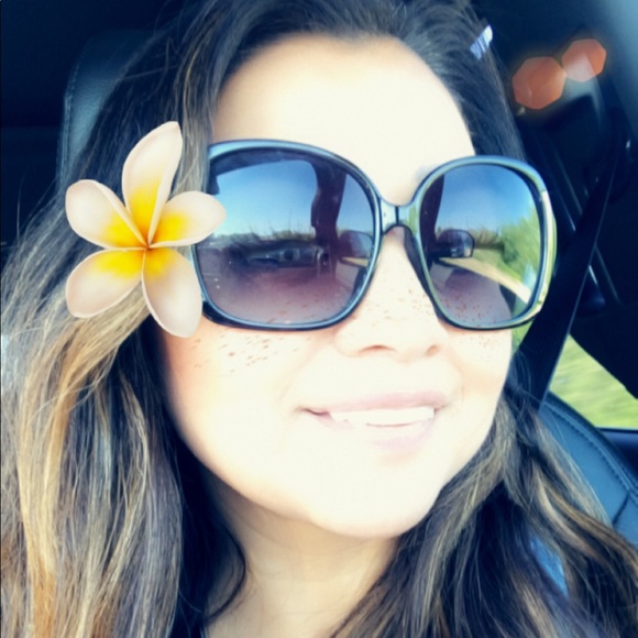 Meet your Posher, Yolanda - Picture 2 of 2